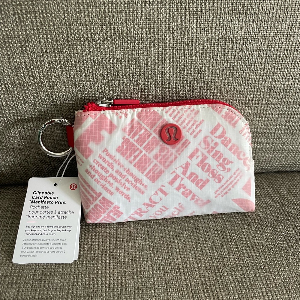 NWT LULULEMON CLIPPABLE CARD POUCH *MANIFESTO PRINT White / Lulu Red OS